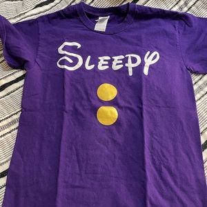 Sleepy t shirt - Snow white and the seven dwarfs inspired 5/$25 💚🤍